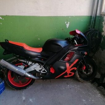 Honda CBR 400 bez tp. - 1