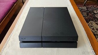 SONY PlayStation 4 - 1TB + stojánek (KRÁSNÝ STAV)