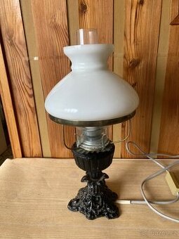 Starší elektrická lampa - 1