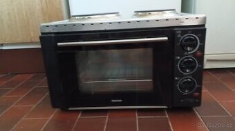 Elektrická trouba s plotýnkami