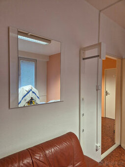 zrcadlo/nástěnný věšák