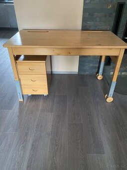 Dětský rostoucí psací stůl