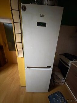 Kombinovaná chladnička Beko RCNA 366 E60WN