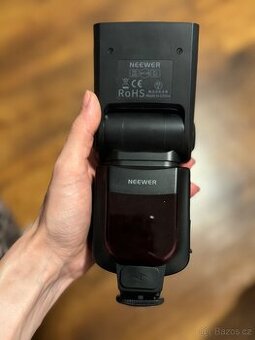 Neewer NW-670 blesk pro Canon (Pro)