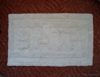 Bílá koupelnová předložka