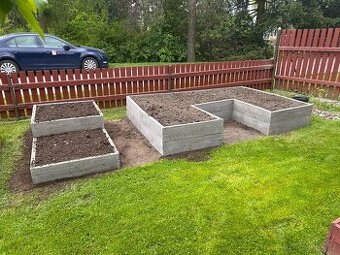 Beton vyvýšený záhon