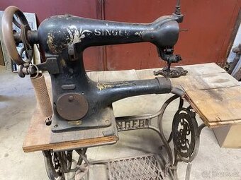 Šicí stroj na kůži.