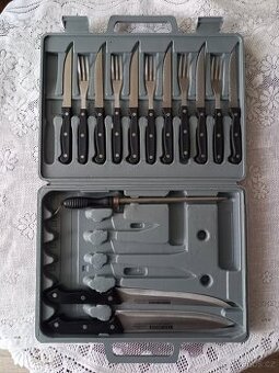 Sada steakových příborů a nožů