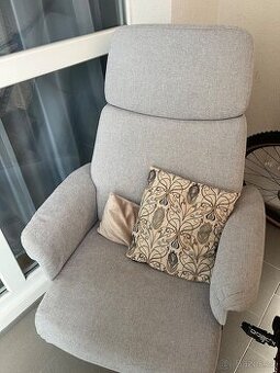 Křeslo s podnožkou