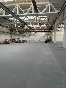Pronájem hlídaného skladu/haly v Českém Brodě –i část, nakl