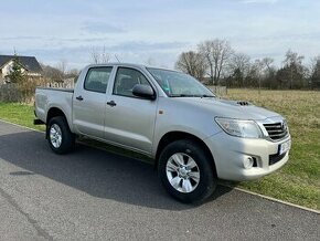 Toyota Hilux 2.5 D, 2 majitel, rok 2013, nová stk