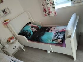 Rostoucí postel ikea