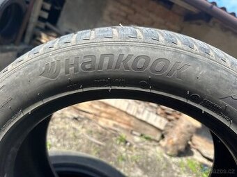 Zimní Hankook 215/55/18