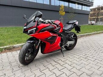 Silniční motorka Taro 400ccm
