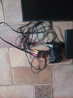 PS2 Slim s monitorem a hrama - 1