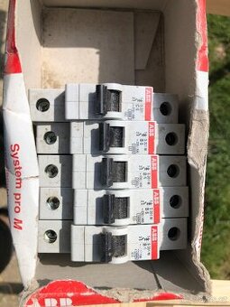Jističe Oez c10 a Abb B6