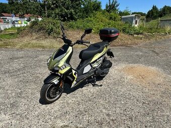 Skútr Kentoya Saxon 125 – rok 2022, pouze 2 600 km