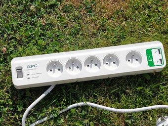 Přepěťová ochrana APC SurgeArrest PM5U-FR