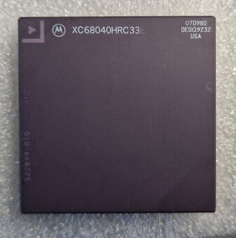 Procesor 68040 @ 33MHz (XC68040HRC33)