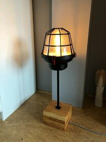 STOJANOVÁ LAMPA ( MAJÁK )