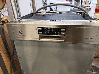 Prodám vestavnou digitální myčku 60 cm Dovezu--