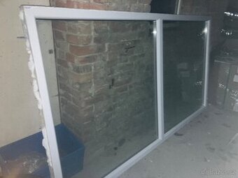 Velké plastové okno