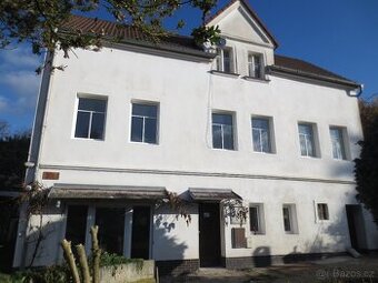 Rodinný dům se 2 byty v Sebuzíně, pozemky 914 m² - 1