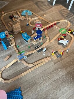 Dřevěná vláčkodráha - elektrická mašinka