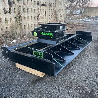 Rovnací rám na bagr s rotátorem