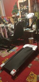 Běžecký pás s pojistkou proti pádu