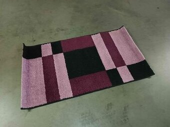 S DOVOZEM Kusový koberec v pěkném stavu 67 x 120 cm