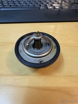 Termostat Mishimoto 68 C závodní - málo používaný, WRX STi