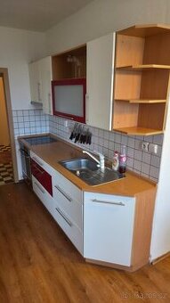 Červeno bílá kuchyně