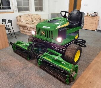 Vřetenová sekačka na fotbalová hřiště John Deere 2653a