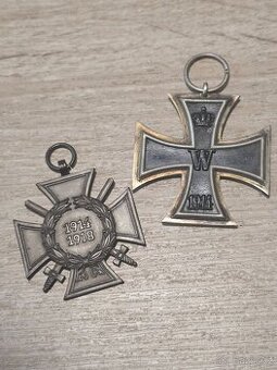 Pár z medailové lišty - železný kříž a Ehrenkreuz