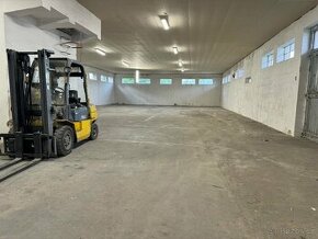 SKLADOVACÍ PROSTORY 1000m2