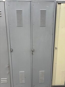 Plechová šatní / dílenská skříň