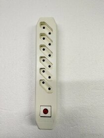 Zásuvka ploché vidlice s vypínačem