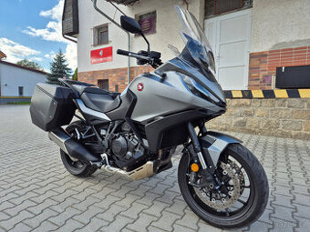Prodám Honda NT1100 , r. v. 2024, ABS, TC, ČR, 3507km