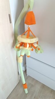 Kolotoč nad postýlku