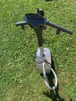 Parní napařovač oděvu Clatronic