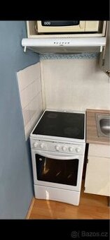 Elektrický sporák Mora + digestoř