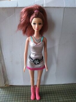 Panenka typu Barbie stříbrný oblek