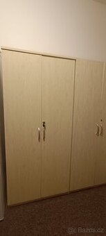 2dvéřová skříň na klíč, 2 ks