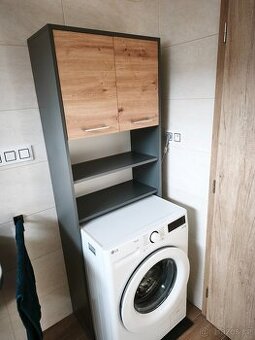 Koupelnová skříňka nad pračku