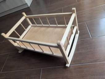 Dřevěná kolébka pro panenku