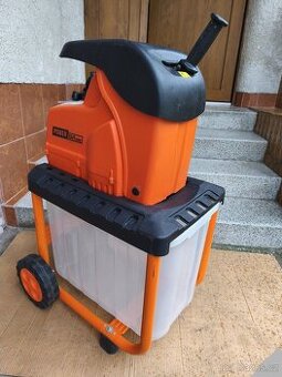 Prodám elektrický Zahradní drtič Powercut 2500.