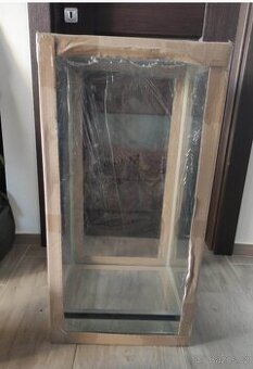 LNové terárium pro chameleona a jin6e stromové gekony,40x40x