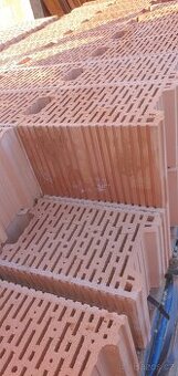 Cihla akustická HELUZ AKU 25 MK P20 s maltovou kapsou 375×25