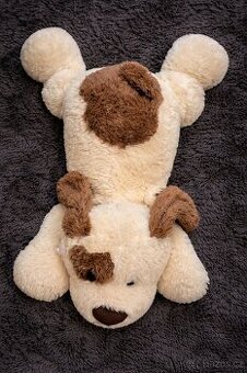 Velký plyšový pes